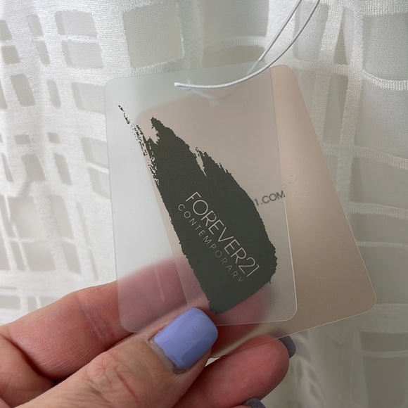 Forever21 Contemporary White Geometric Blouse. Size Large - Picture 6 of 10